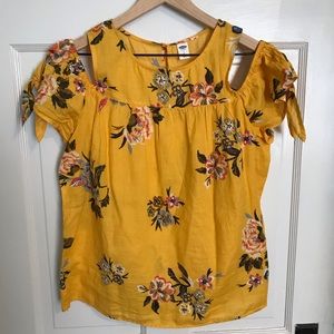 Old Navy cold shoulder top